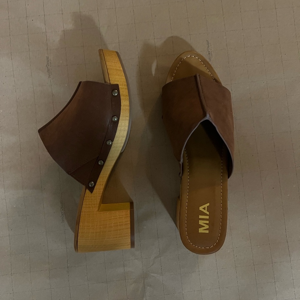 Mia Heeled Mule Clogs